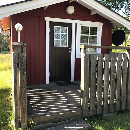 Bjoersjoeas Vildmark - Small Camping Cabin Close To Nature Olofstorp المظهر الخارجي الصورة